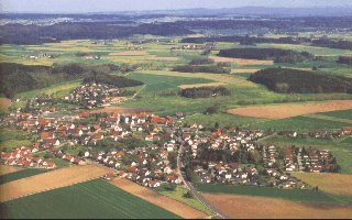 Gaisbeuren - vom Westen aufgenommen, im Hintergrund das Allg&auml;u, &copy; by Franz Pfaff sen.
